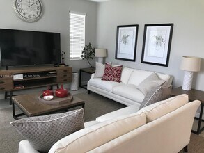 1107 Sugarwood St in Davenport, FL - Foto de edificio - Building Photo