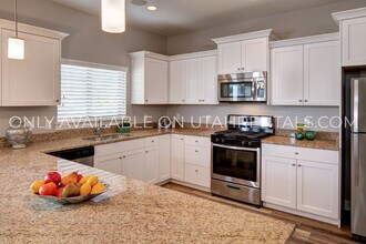 930 Aspen Summit Dr in Provo, UT - Building Photo - Building Photo