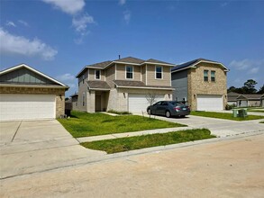 25494 Northpark Spruce Dr in Porter, TX - Building Photo - Building Photo