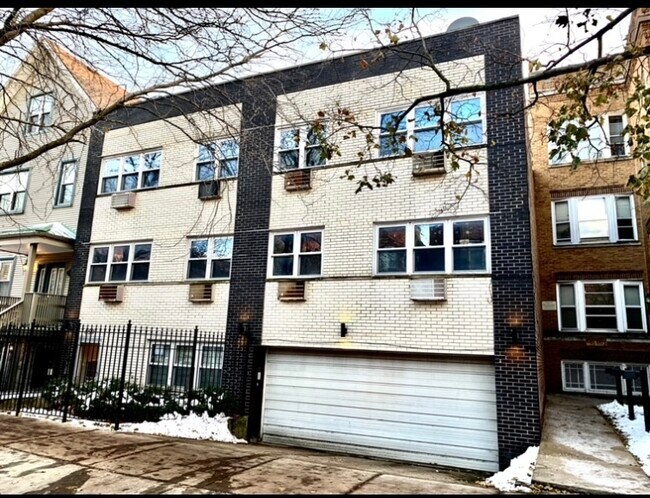 property at 659 W Aldine Ave