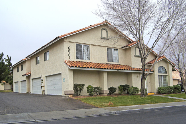 Rainbow Gardens in Las Vegas, NV - Building Photo - Building Photo