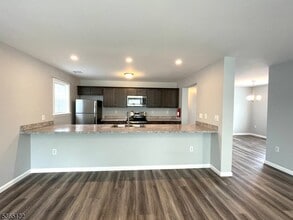 29 Lakeside Blvd in Hopatcong, NJ - Building Photo - Building Photo
