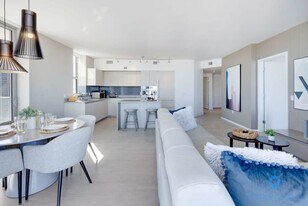 4010 S Ocean Dr in Hollywood, FL - Building Photo