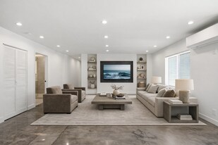 7314 Fallbrook Ave in West Hills, CA - Building Photo