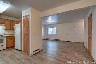 1055 E Klatt Rd, Unit 3 in Anchorage, AK - Building Photo - Building Photo