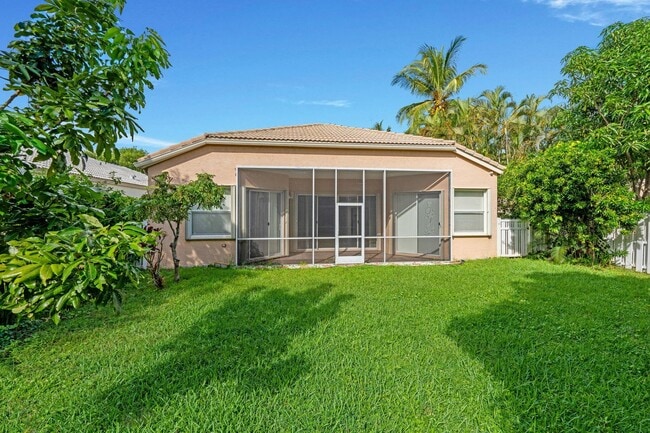 2018 Reston Cir in Royal Palm Beach, FL - Building Photo - Building Photo