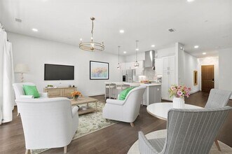 15875 Spectrum Dr in Addison, TX - Building Photo - Building Photo