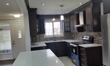10 Burgby Av in Brampton, ON - Building Photo - Building Photo