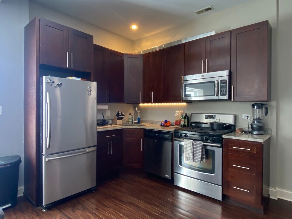 1312 N Claremont Ave in Chicago, IL - Building Photo
