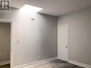 2798 Dundas St W in Toronto, ON - Building Photo - Building Photo