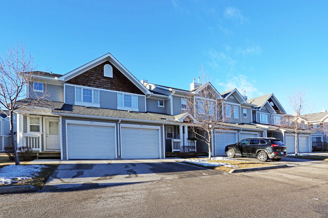 240V Country Village Mano NW in Calgary, AB - Building Photo - Building Photo