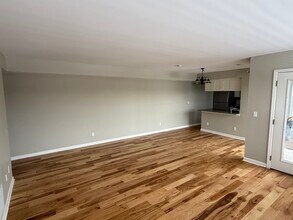 324 Collins Ave, Unit 1 in Cincinnati, OH - Foto de edificio - Building Photo