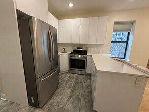 84 Van Wagenen Ave in Jersey City, NJ - Foto de edificio - Building Photo