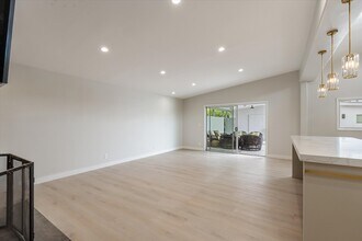 10650 Putney Rd in Los Angeles, CA - Building Photo - Building Photo
