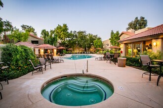 Towne Square Apartment Homes in Chandler, AZ - Foto de edificio - Building Photo