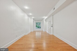1946 Calvert St NW in Washington, DC - Building Photo - Building Photo