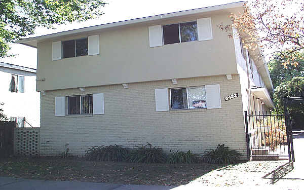 2422 V St in Sacramento, CA - Foto de edificio - Building Photo