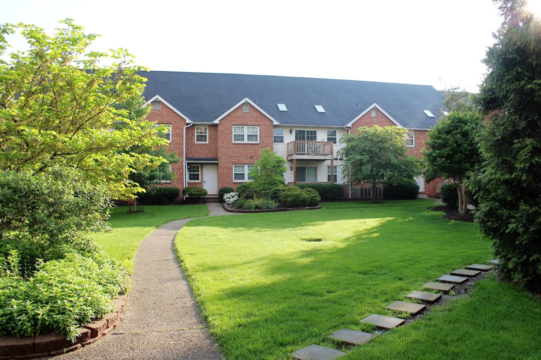 Charleston Center Village Apartments in Charleston, WV - Building Photo