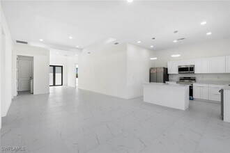 3927 NW 38th St in Cape Coral, FL - Building Photo - Building Photo
