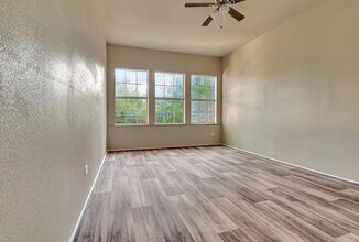 511 Woodlawn St in Henderson, TX - Building Photo - Building Photo