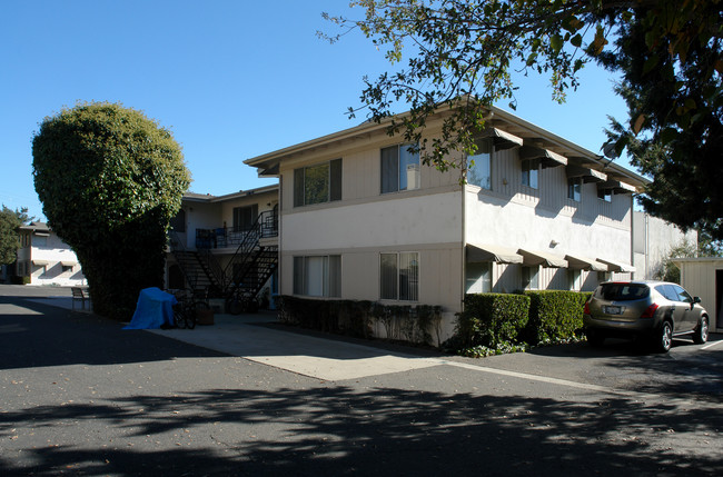 293-295 5th St in Solvang, CA - Building Photo - Building Photo