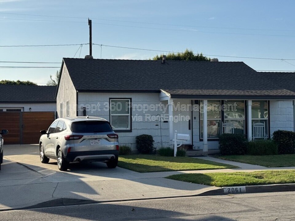 2061 Lomina Ave in Long Beach, CA - Building Photo