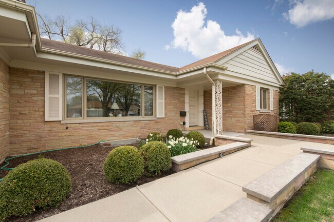 2001 Woodland Ave in Park Ridge, IL - Building Photo - Building Photo