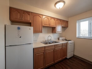 Perry Manor Apartments in Pittsburgh, PA - Building Photo - Building Photo