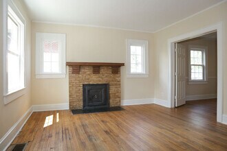 603 Mayflower Dr in Greensboro, NC - Foto de edificio - Building Photo