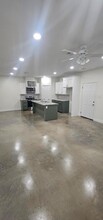 406 S Andrews Dr in Robinson, TX - Foto de edificio - Building Photo