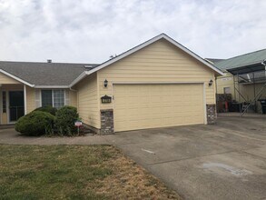 3788 Berkshire St in Eugene, OR - Building Photo - Building Photo