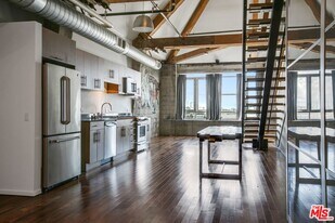 530 S Hewitt St in Los Angeles, CA - Building Photo