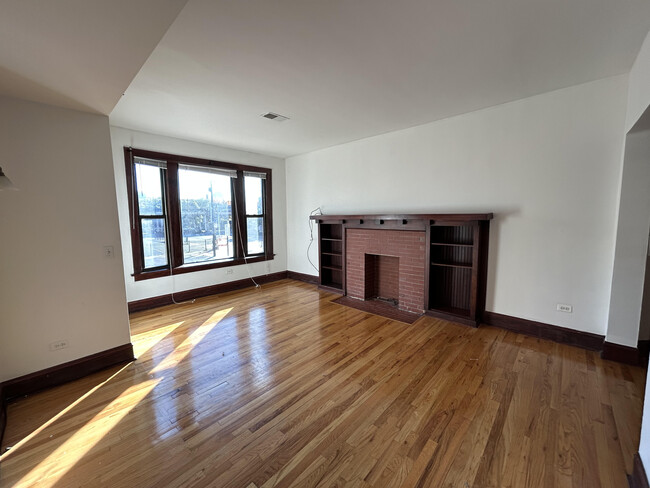 property at 3702 N Sheffield Ave