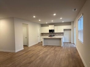 5423 Aurora Trl, Unit 08-801 in Flowery Branch, GA - Building Photo - Building Photo