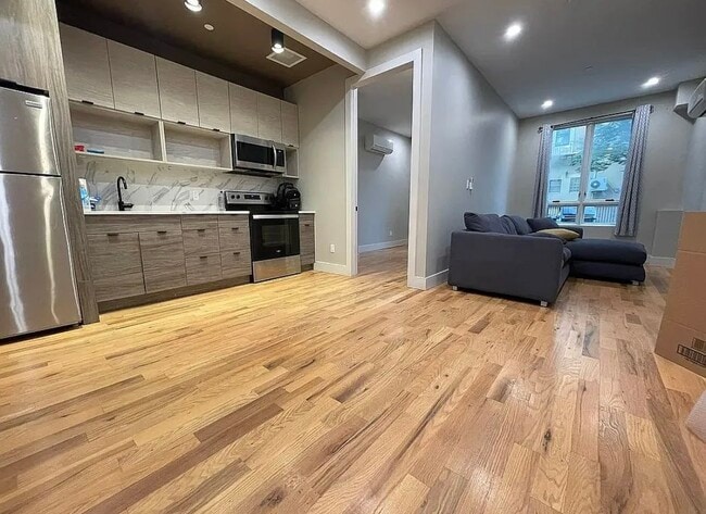 151 Stanhope St, Unit 1B