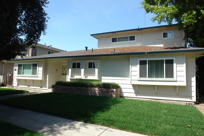 347 Auburn Way in San Jose, CA - Foto de edificio - Building Photo