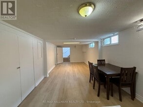 25 Richardson Dr in Aurora, ON - Building Photo - Building Photo