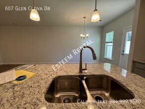 607 Glen Clova Dr in Raleigh, NC - Building Photo - Building Photo