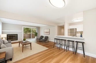 Posada West Apartments in Novato, CA - Building Photo - Building Photo