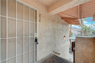 350 S Durango Dr in Las Vegas, NV - Foto de edificio - Building Photo