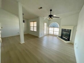 6704 W Friendly Ave, Unit 4J in Greensboro, NC - Building Photo - Building Photo