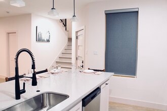 12204 Hairston Cir, Unit A in Willis, TX - Foto de edificio - Building Photo