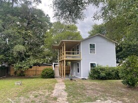 205 Chicago Ave in Valparaiso, FL - Building Photo