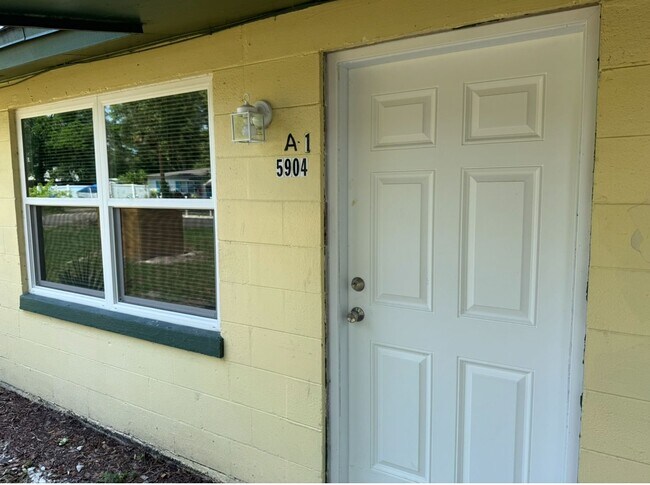 5904 Kingsview Ln-Unit -Unit A in Riverview, FL - Building Photo - Building Photo