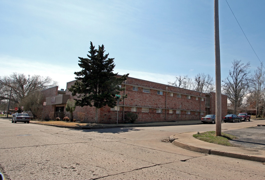 Charan Apartments in Tulsa, OK - Building Photo