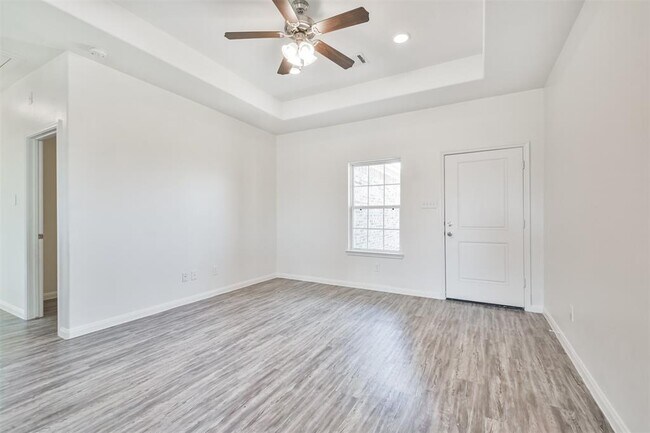 31 County Rd 5102B in Cleveland, TX - Building Photo - Building Photo
