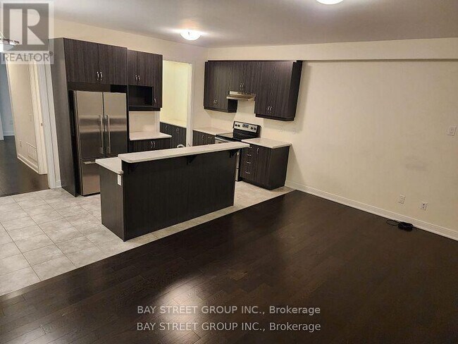 18 Military Cres in Brampton, ON - Building Photo - Building Photo