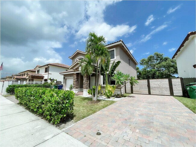 23061 SW 114th Path in Miami, FL - Foto de edificio - Building Photo