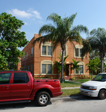 1621 Van Buren St in Hollywood, FL - Building Photo - Building Photo