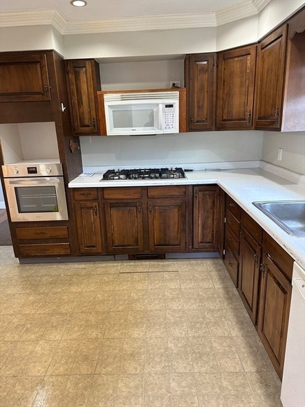 22 Roundy St, Unit 2 in Beverly, MA - Building Photo - Building Photo